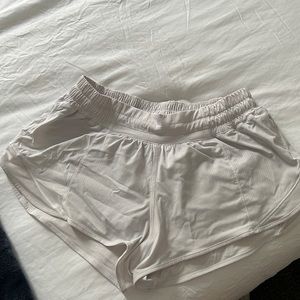 white lulelemon hotty hot shorts